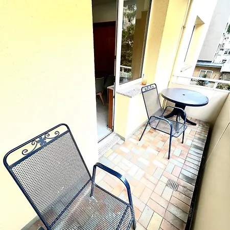 Kulturmensch Mit Balkon *