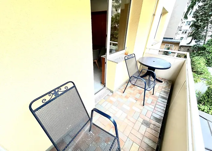 Kulturmensch Mit Balkon *